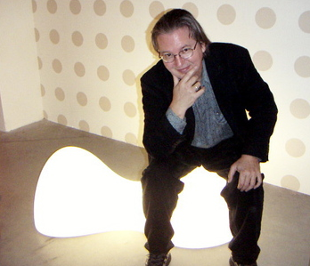 Bruce Sterling sitting on a Karim Rashid blobject - Wired Blob Network 2006